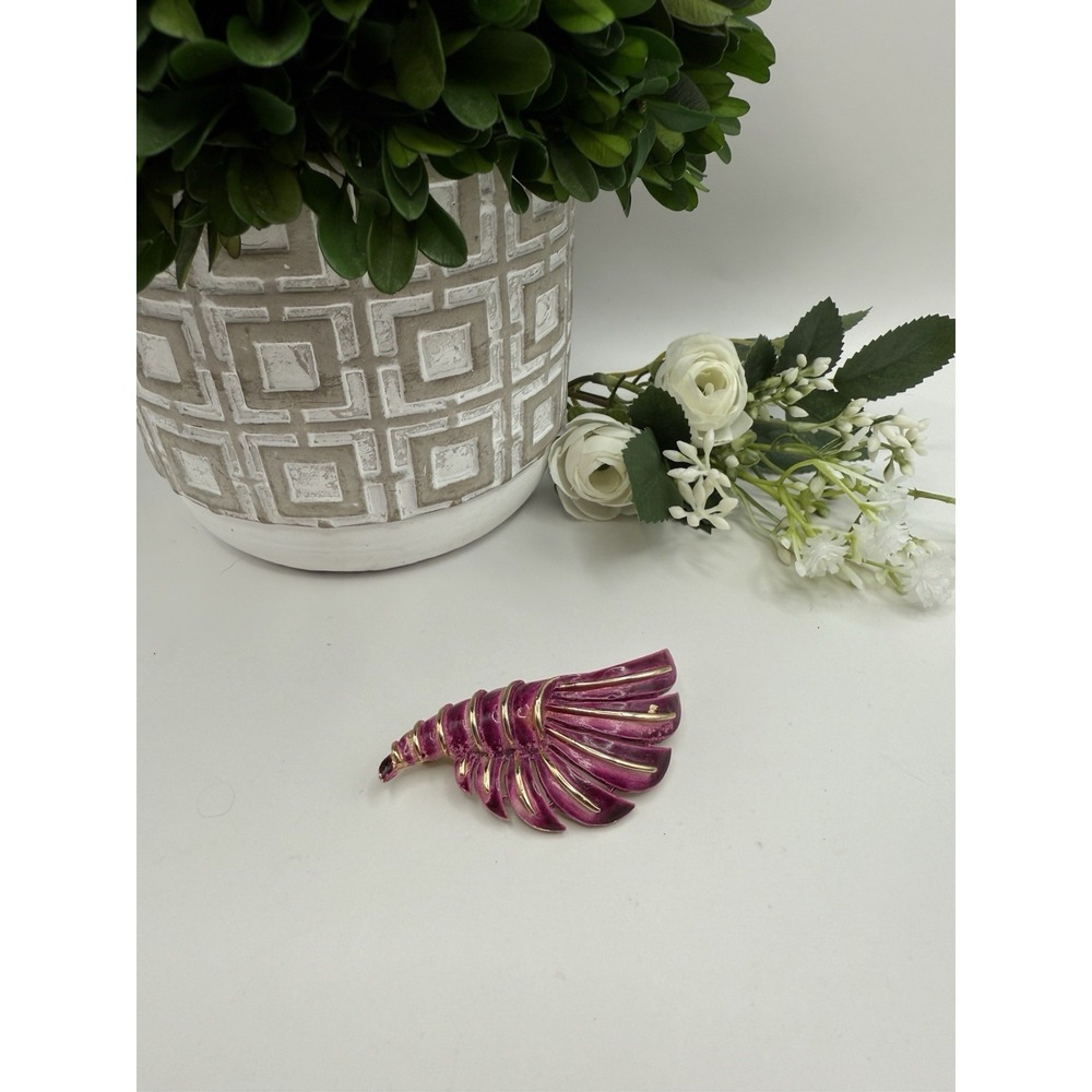 Vintage Coro Enamel Leaf Brooch Magenta Gold Tone Signed 1950s Costume‎ Pin